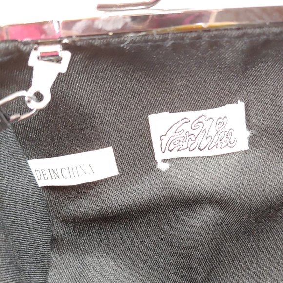 FARNINE Black Croc Skin Twist snap enclosure - Picture 8 of 13